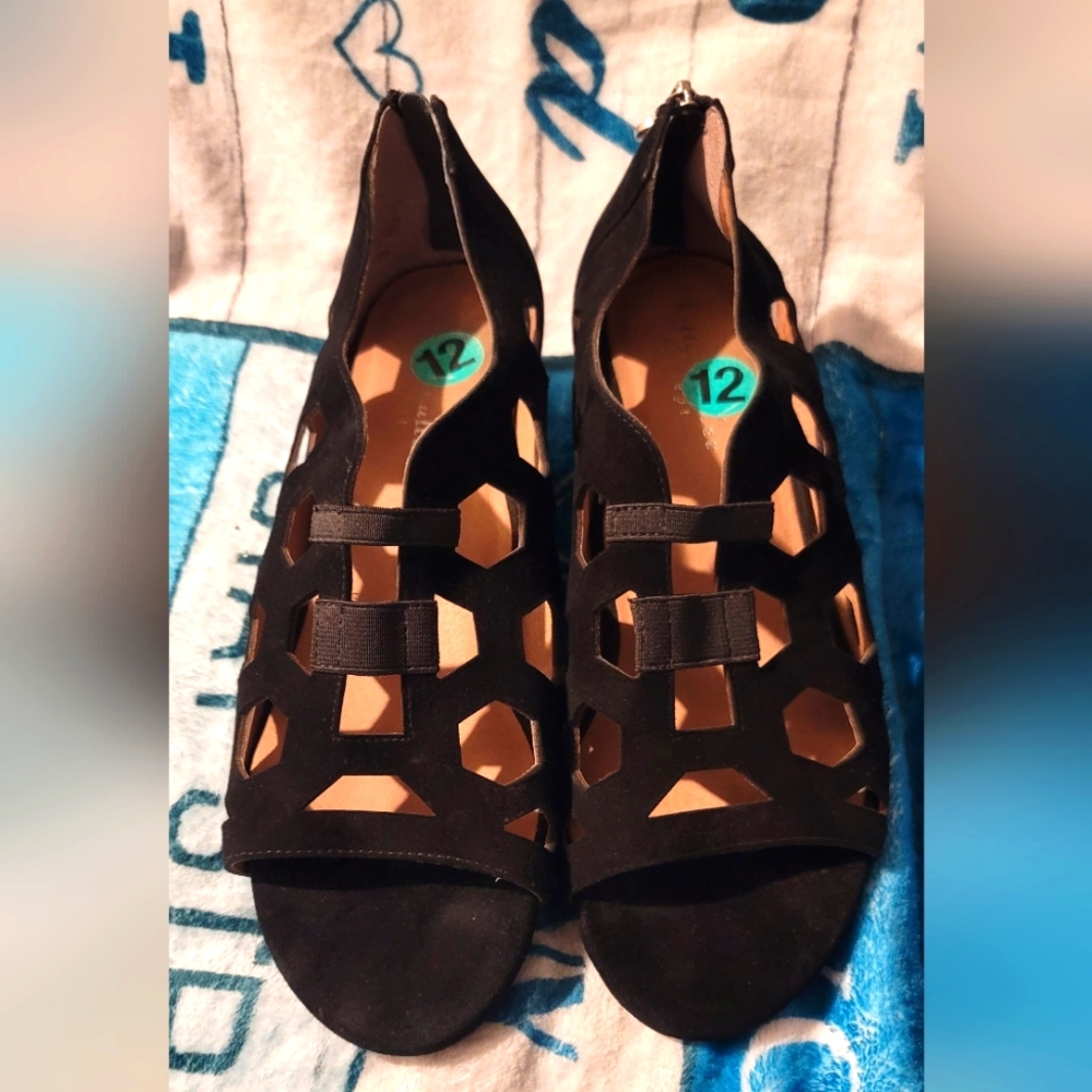 Bettye Muller Honeycomb Wedge Sandal Size 12W